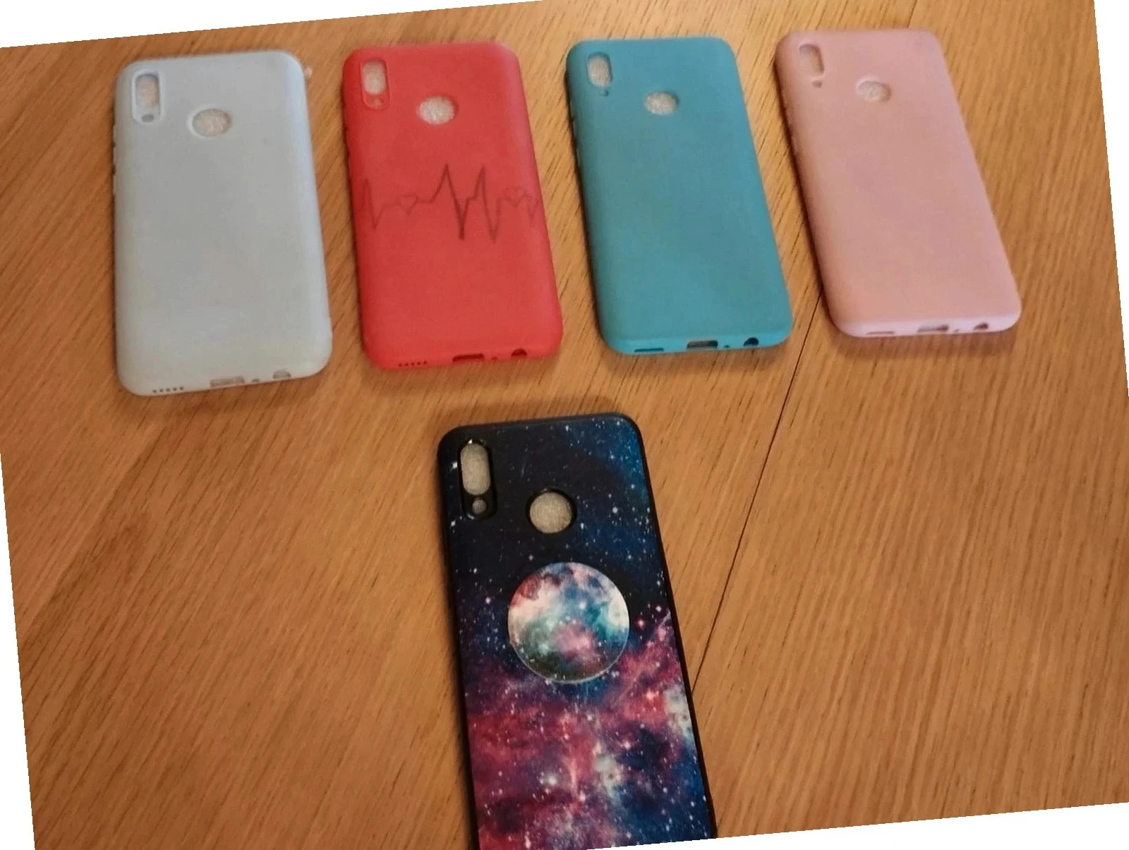 Lot de 5 coques de protection pour téléphone portable. Neuves